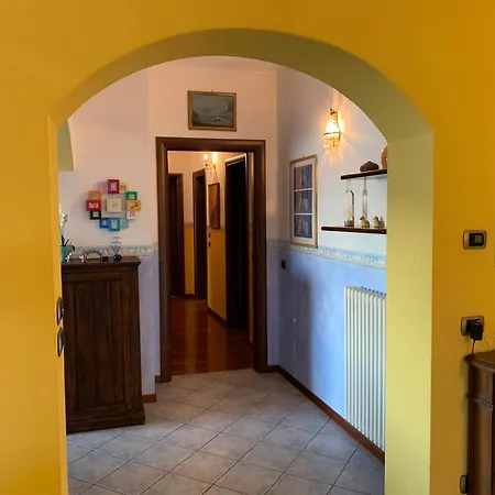 펜션 Casa Ludovica - Cozy With Panoramic & Mountain Views *